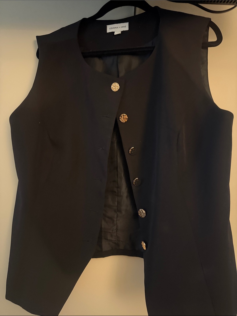 Black Sleeveless Button Vest